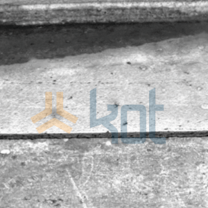 Imagem amplificada capturada pela câmera IRIS do levantamento do fundo do tanque causado pela vibração.