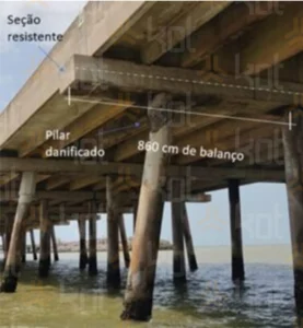 Condição da travessa da ponte após a colisão, o dano na estaca causou uma modificação substancial no diagrama de esforços da peça.