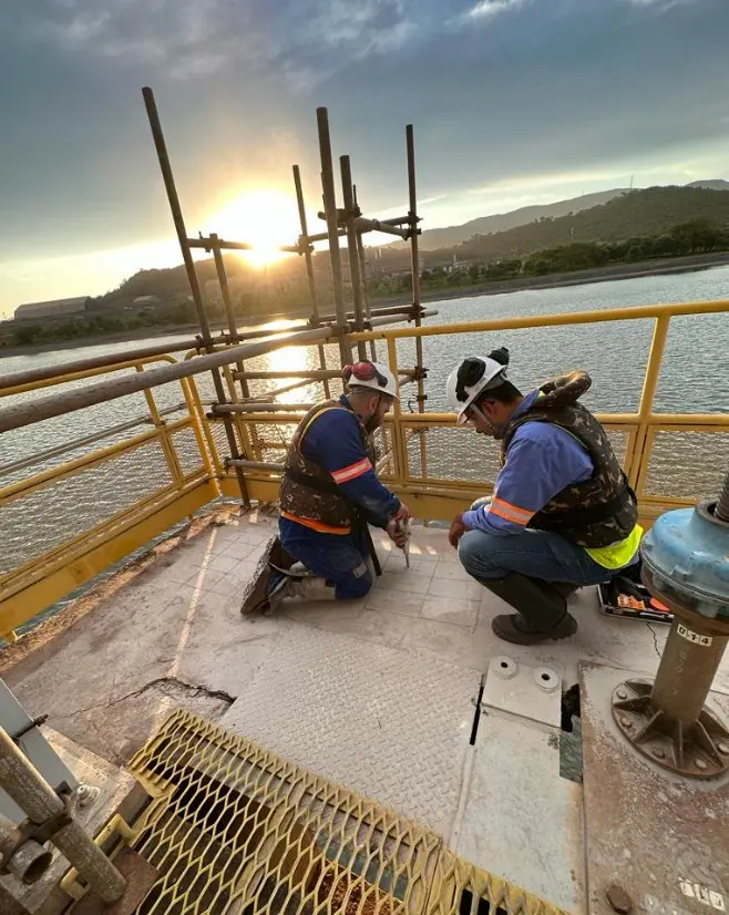 Figura 5: Ensaios não destrutivos em concreto. Fonte: Acervo Kot