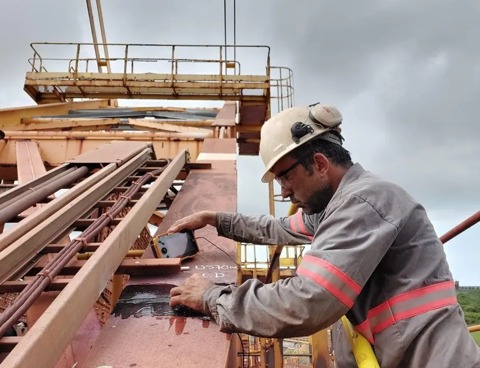 Figura 3: Ensaio ultrassom em soldas.